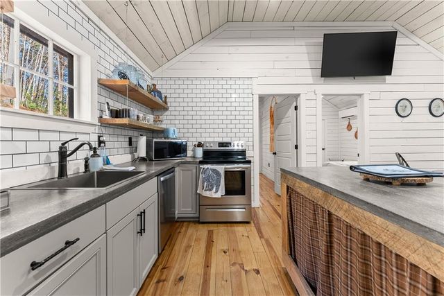 121 Waterfalls Way, Clarkesville, GA 30523