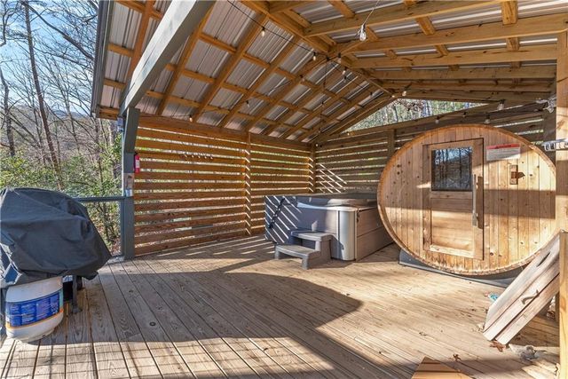 121 Waterfalls Way, Clarkesville, GA 30523