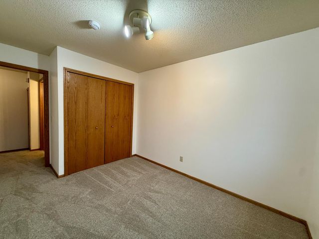 8541 S Pond Trail, Champlin, MN 55316