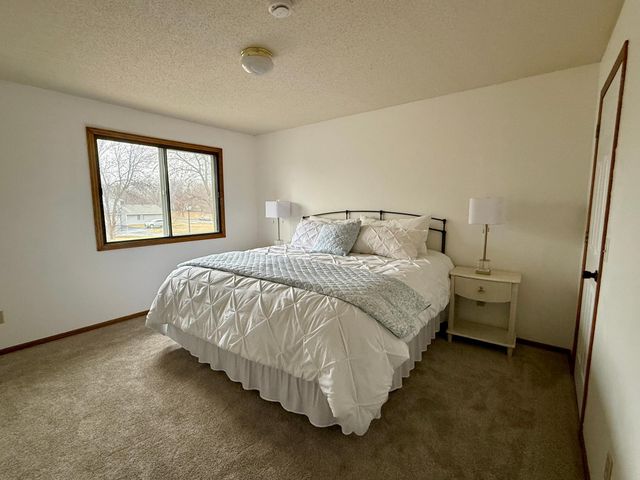 8541 S Pond Trail, Champlin, MN 55316