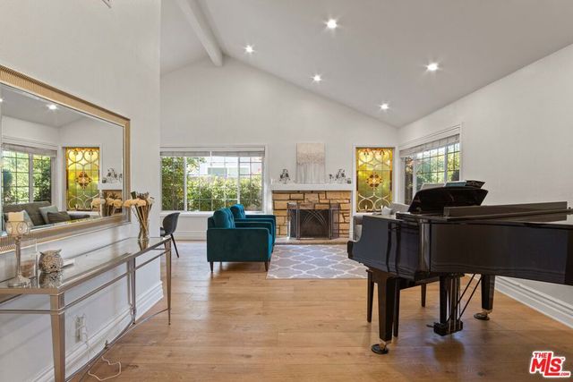 176 Longfellow Street, Thousand Oaks, CA 91360