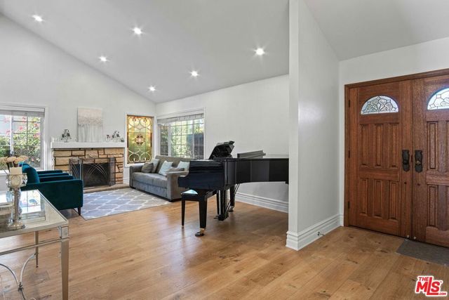 176 Longfellow Street, Thousand Oaks, CA 91360