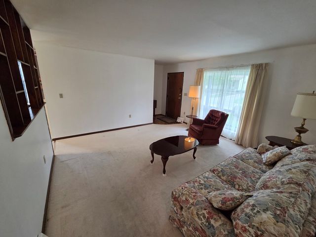 1105 6th Street W, Milan, IL 61264