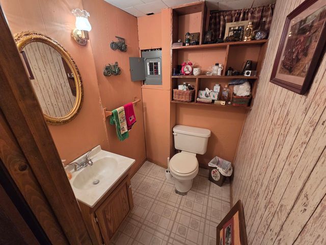 1105 6th Street W, Milan, IL 61264