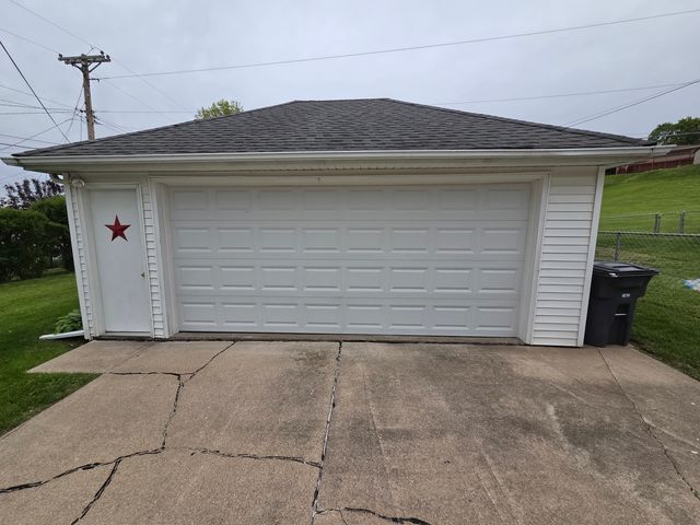 1105 6th Street W, Milan, IL 61264