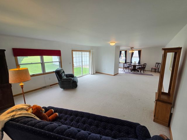 1105 6th Street W, Milan, IL 61264