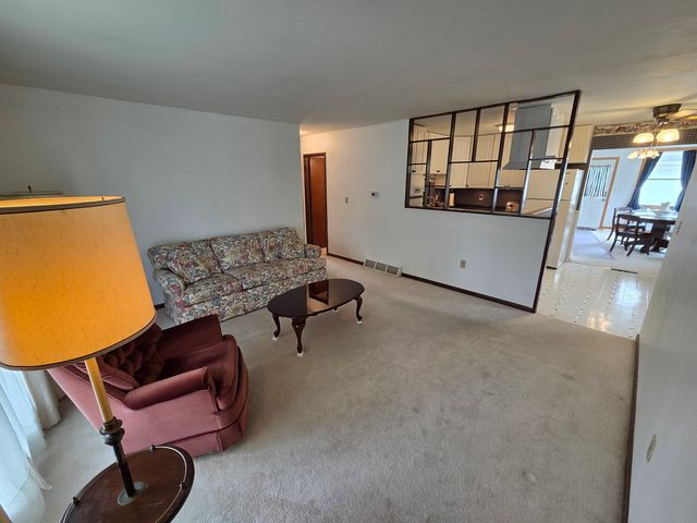 1105 6th Street W, Milan, IL 61264