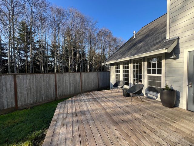 2700 Meadow Creek Way, Arcata, CA 95521