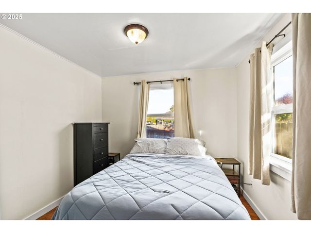 12 N CANNON St, Lowell, OR 97452