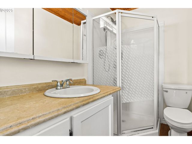 12 N CANNON St, Lowell, OR 97452