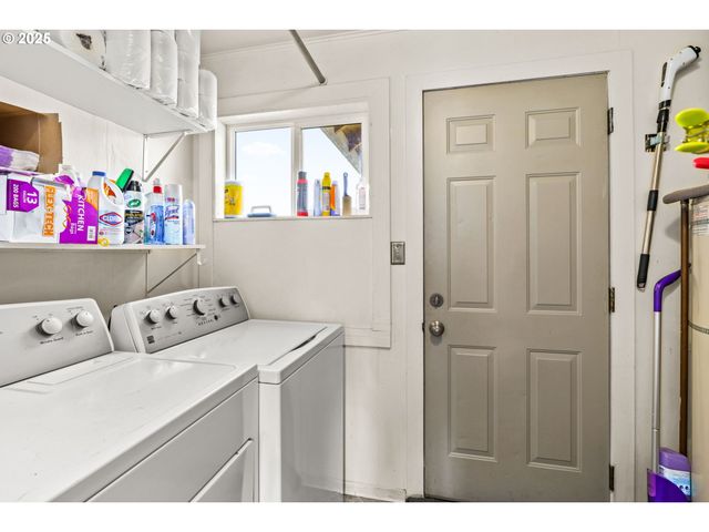 12 N CANNON St, Lowell, OR 97452