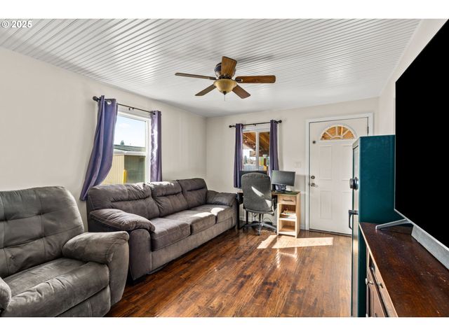 12 N CANNON St, Lowell, OR 97452