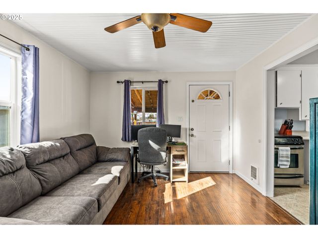 12 N CANNON St, Lowell, OR 97452