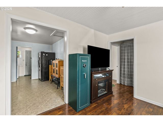 12 N CANNON St, Lowell, OR 97452