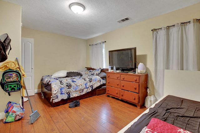 4305 38th St, Sacramento, CA 95820