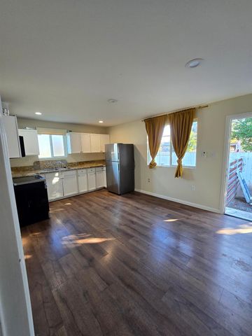 4305 38th St, Sacramento, CA 95820