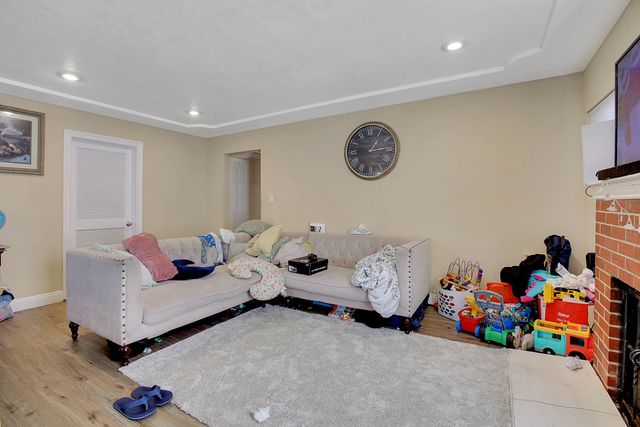 4305 38th St, Sacramento, CA 95820