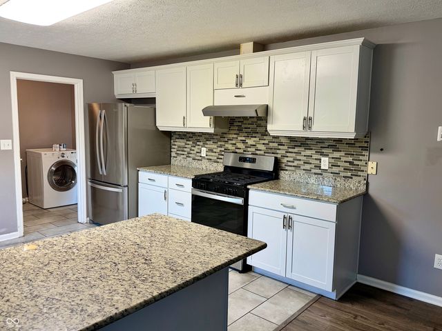 12102 Raiders Boulevard, Fishers, IN 46037