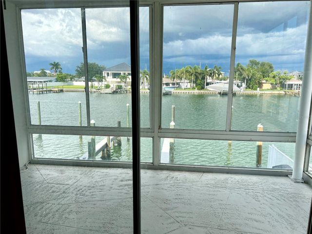 11705 3RD STREET E 8, Treasure Island, FL 33706