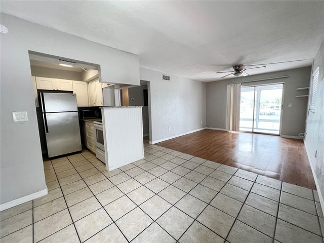 11705 3RD STREET E 8, Treasure Island, FL 33706