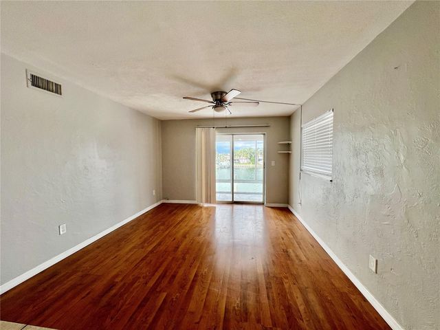 11705 3RD STREET E 8, Treasure Island, FL 33706