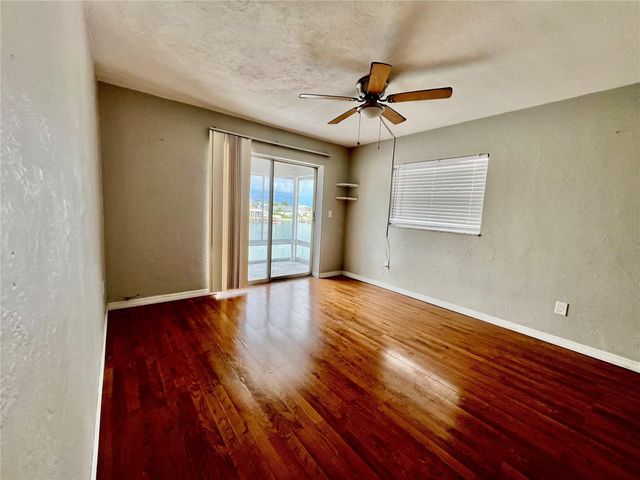 11705 3RD STREET E 8, Treasure Island, FL 33706