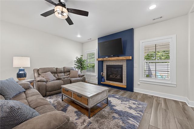 805 Hampstead Heath, Cave Springs, AR 72718