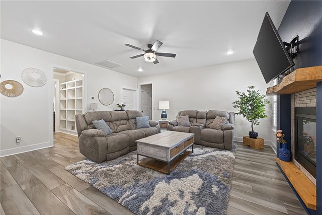 805 Hampstead Heath, Cave Springs, AR 72718