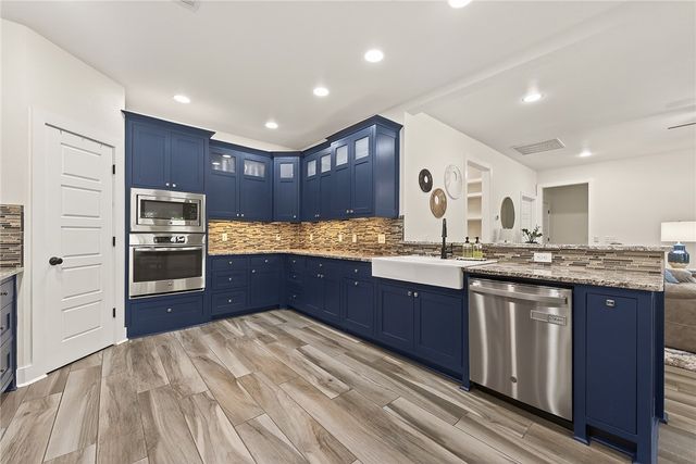805 Hampstead Heath, Cave Springs, AR 72718