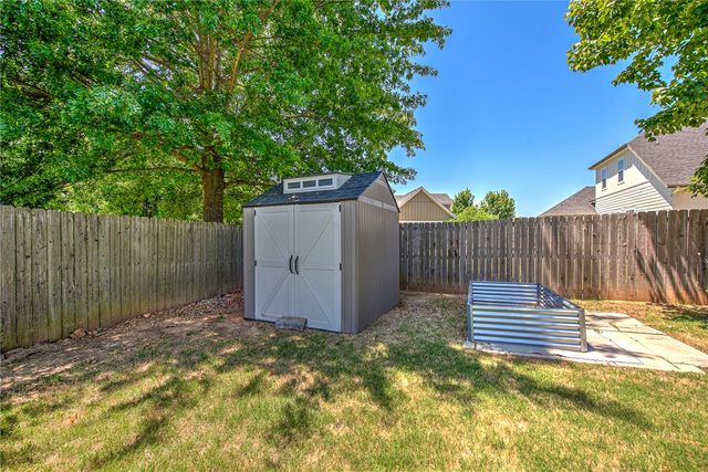 805 Hampstead Heath, Cave Springs, AR 72718