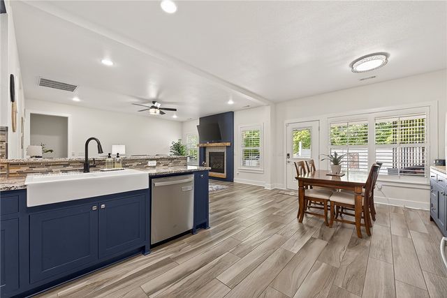 805 Hampstead Heath, Cave Springs, AR 72718