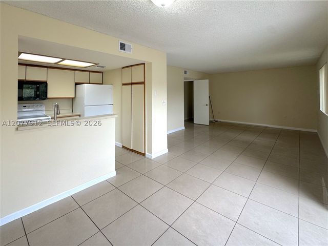 3287 Coral Lake Dr 3287, Coral Springs, FL 33065