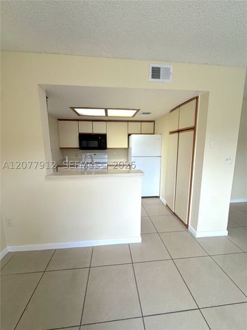 3287 Coral Lake Dr 3287, Coral Springs, FL 33065