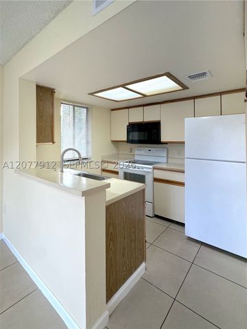 3287 Coral Lake Dr 3287, Coral Springs, FL 33065