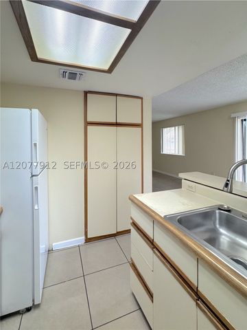 3287 Coral Lake Dr 3287, Coral Springs, FL 33065