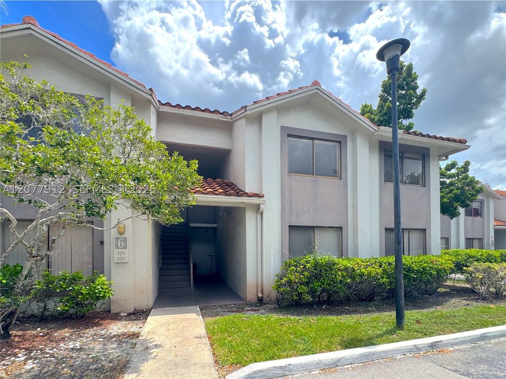 3287 Coral Lake Dr 3287, Coral Springs, FL 33065
