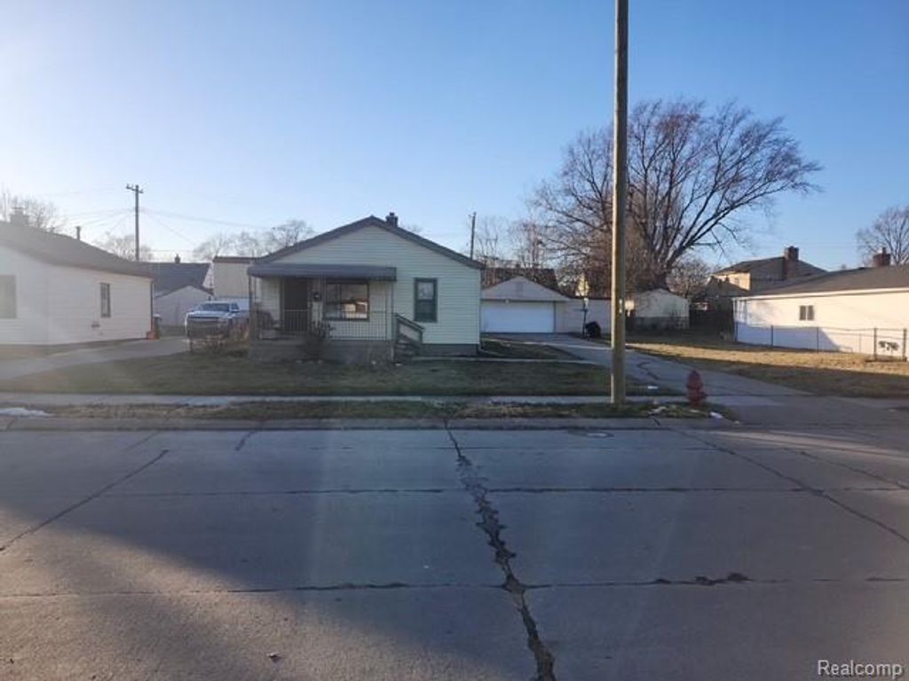 27121 Maywood Street, Roseville, MI 48066