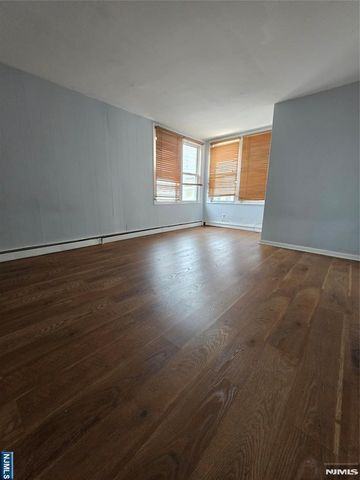 4 W Washington Place 4, Palisades Park, NJ 07650