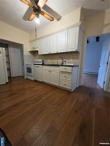4 W Washington Place 4, Palisades Park, NJ 07650