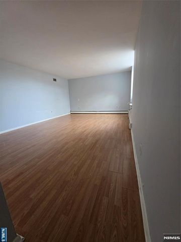 4 W Washington Place 4, Palisades Park, NJ 07650
