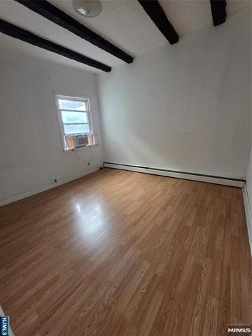 4 W Washington Place 4, Palisades Park, NJ 07650