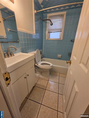 4 W Washington Place 4, Palisades Park, NJ 07650
