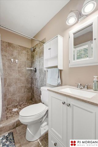 5011 N 114 Street, Omaha, NE 68164