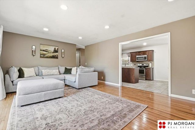 5011 N 114 Street, Omaha, NE 68164
