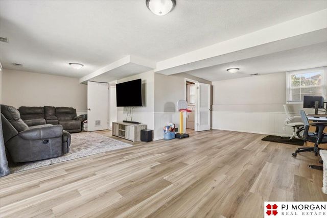 5011 N 114 Street, Omaha, NE 68164