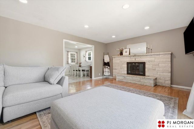 5011 N 114 Street, Omaha, NE 68164