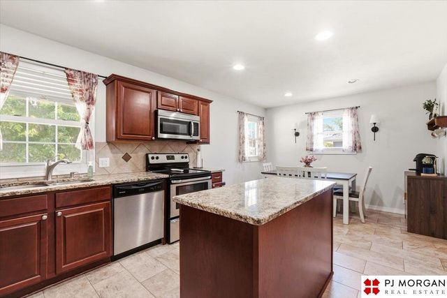 5011 N 114 Street, Omaha, NE 68164