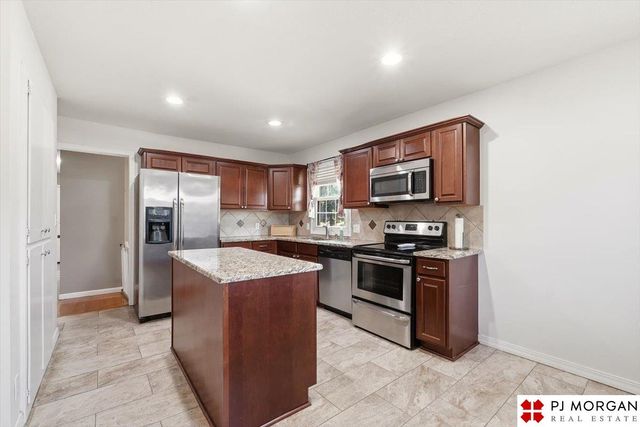 5011 N 114 Street, Omaha, NE 68164