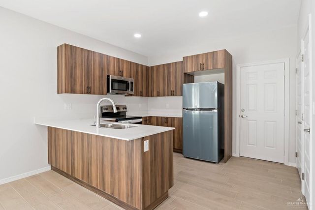 2901 W Driftwood Street 1, Edinburg, TX 78541