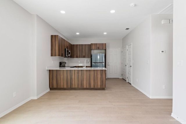 2901 W Driftwood Street 1, Edinburg, TX 78541